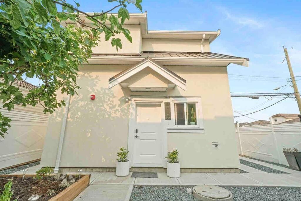 Entire New Cozy And Modern 2-Storey House 밴쿠버 외부 사진